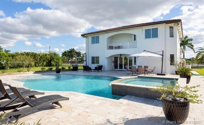 Foto del edificio - 18551 SW 104th St