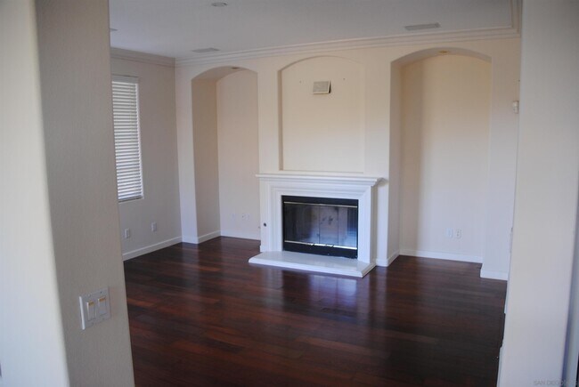 Building Photo - 772 Calle De Soto