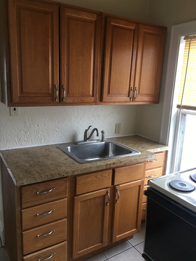 Kitchen - 1556 Englewood Ave