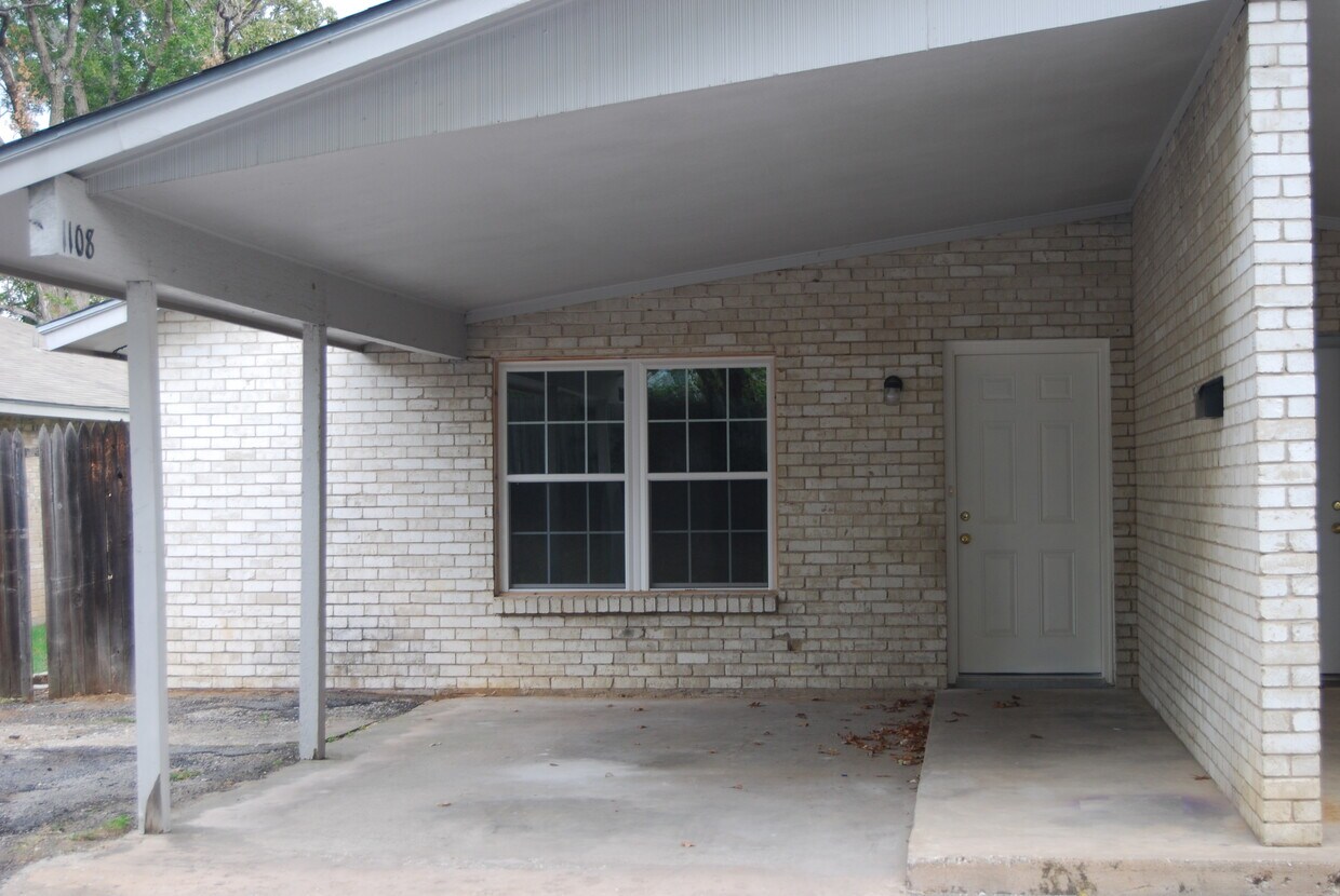 1108 N Sam Rayburn Fwy, Sherman, TX 75090 Townhouse for Rent in