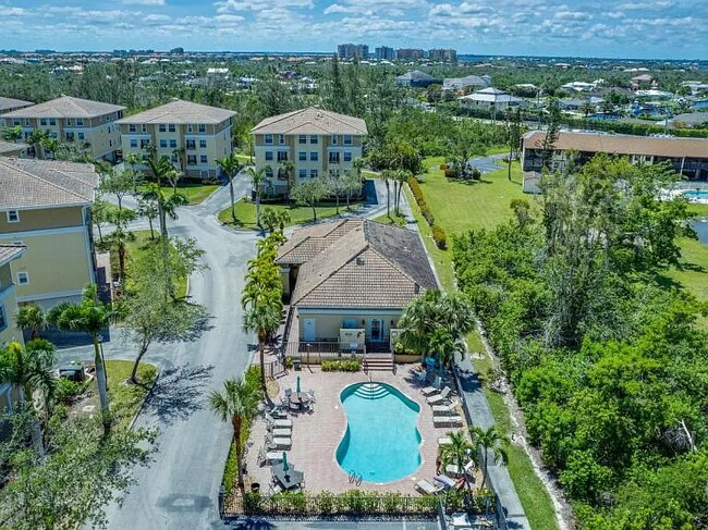 Foto del edificio - 10031 Lake Cove Dr
