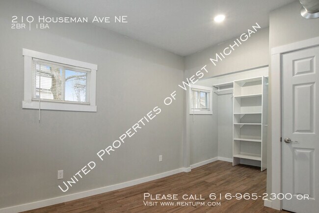 Building Photo - 210 Houseman Ave NE