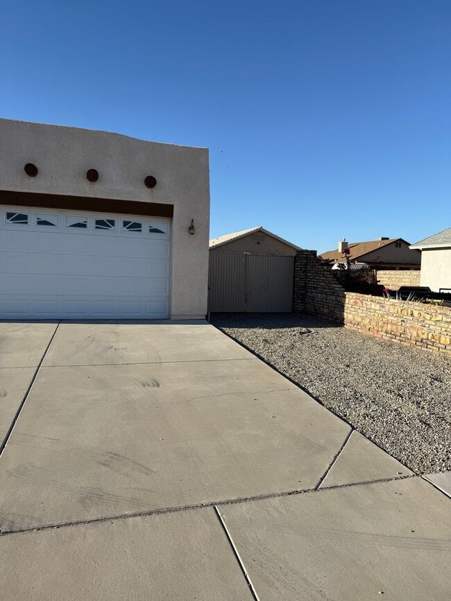 Building Photo - Updated 3 bedroom rental