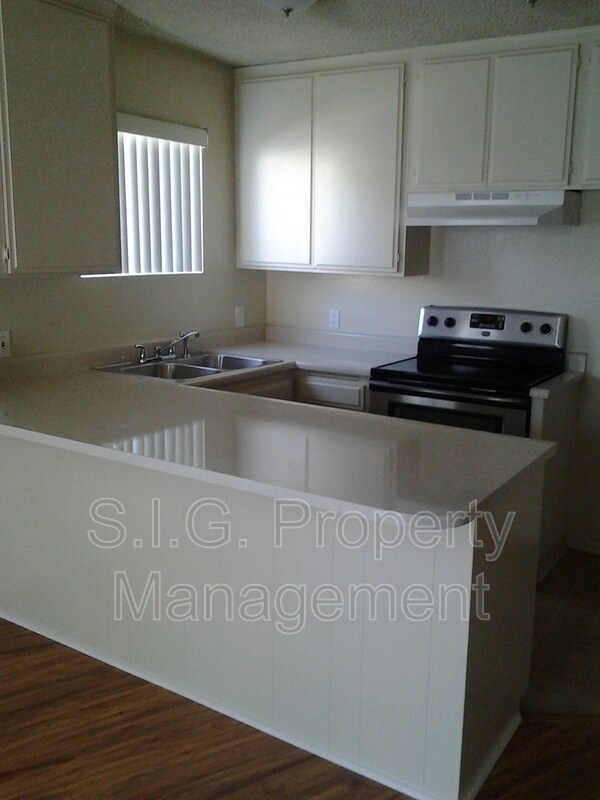Foto del edificio - 5637 Strohm Ave