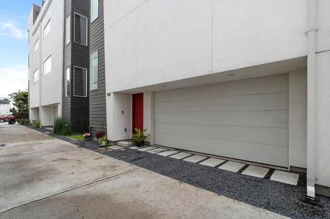 Foto del edificio - 1159 W 18th St