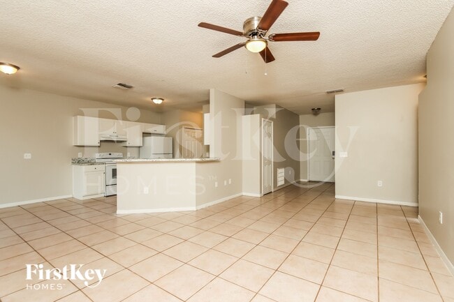 Building Photo - 1201 Schumann Dr