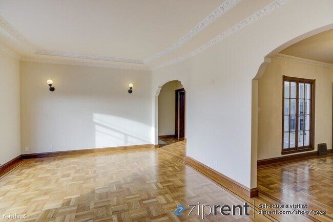 Building Photo - 515 Goettingen St