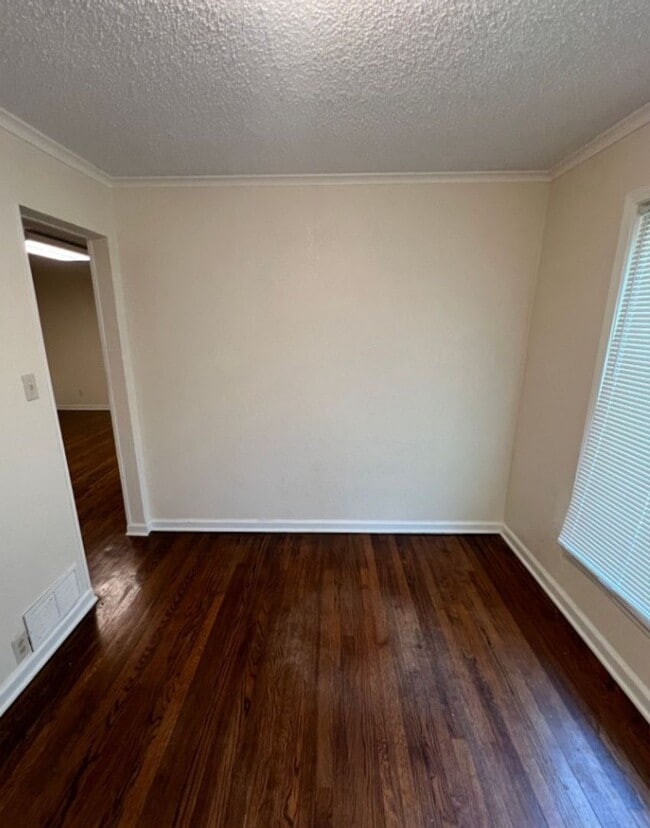 Building Photo - Coming Soon! Spacious 3-Bed, 2-Bath Home i...