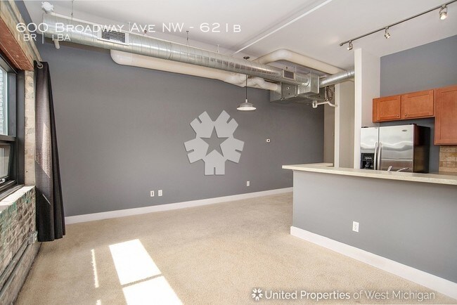 Foto del edificio - 600 Broadway Ave NW