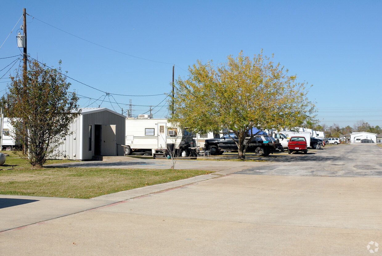Willow Creek Rv Park Apartments in Baytown, TX