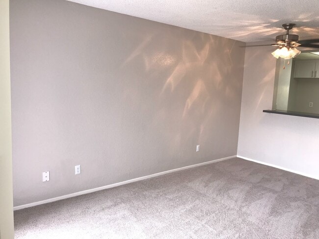 Foto del edificio - AVAILABLE NOW!! 2 Bedroom / 2 Bathroom Townhome in San Bernardino w/ Garage!