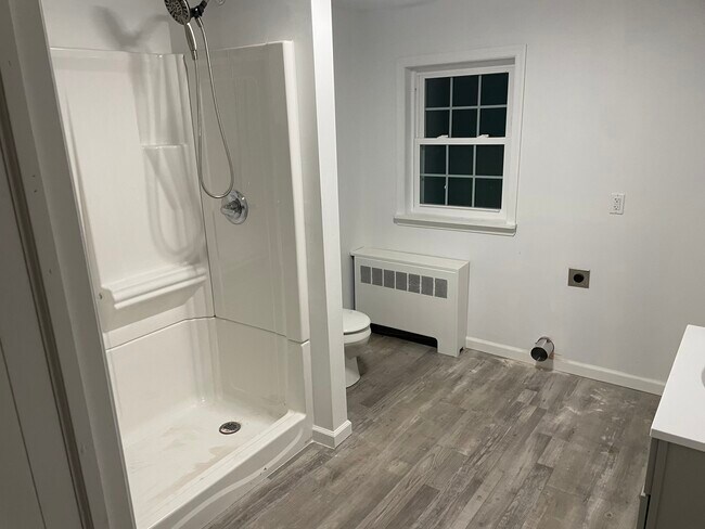 BAÑO - 275 Roosevelt St