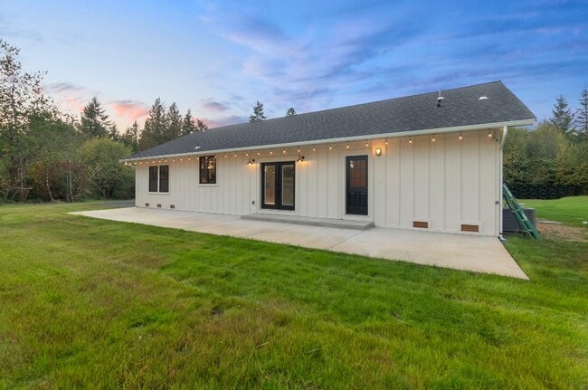 Building Photo - 100 Iris Ln
