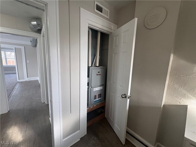 Building Photo - 14236 Lakeshore Blvd