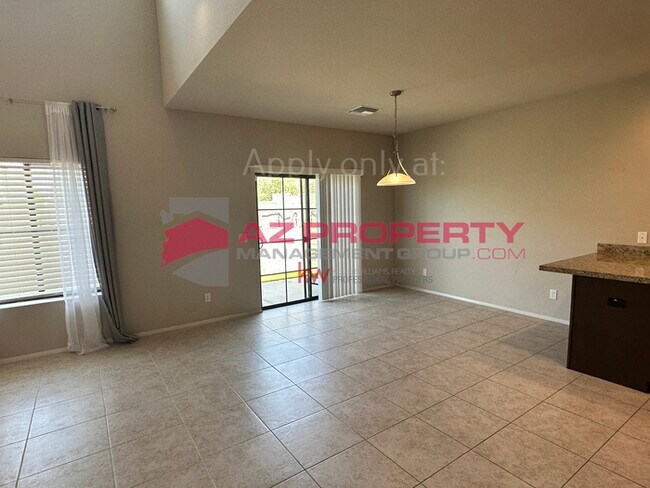 Building Photo - 3 Bedroom Condo