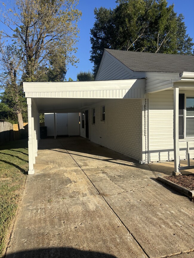 Foto del edificio - 3294 Gatewood Dr