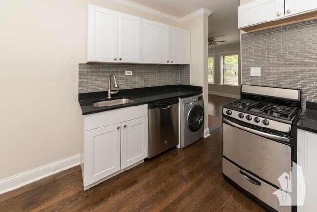 Building Photo - 3815 N Greenview