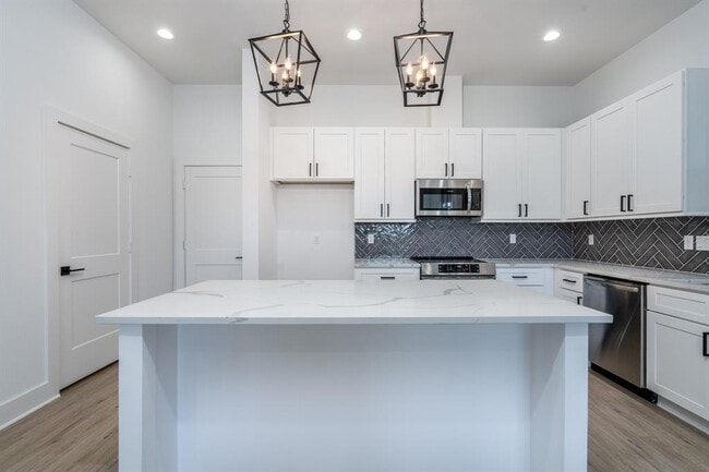 Building Photo - 6426 Highland Pine Ln
