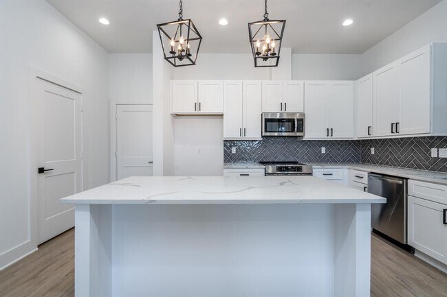 Foto del edificio - 6426 Highland Pine Ln