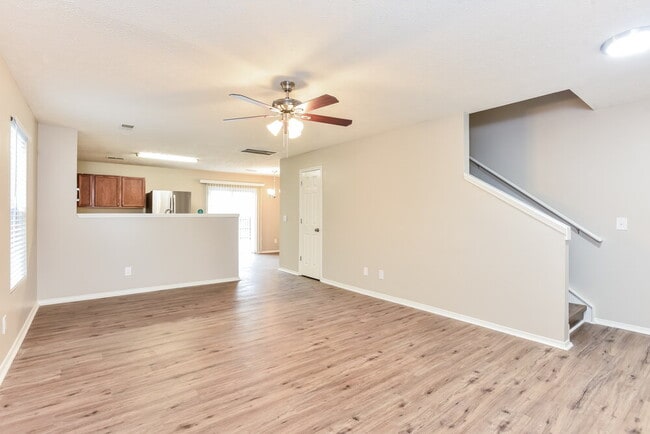 Building Photo - 2803 Creekbend Dr