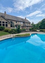 32 Topland Rd