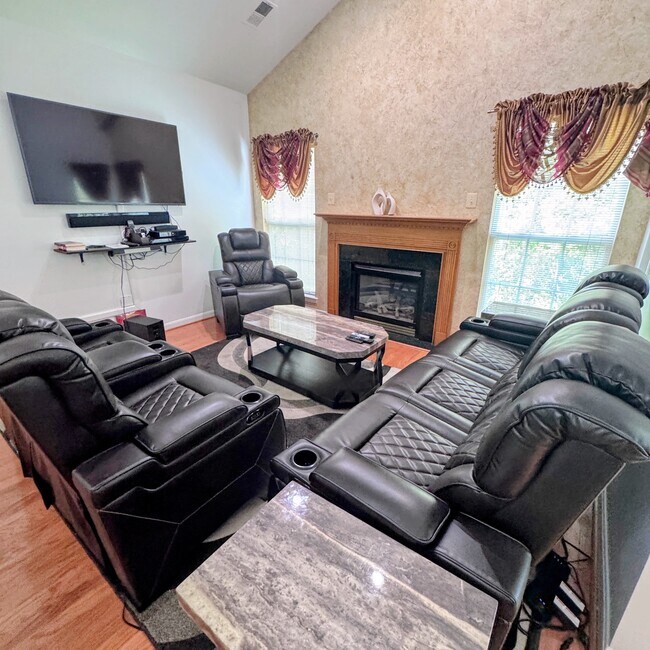 Foto del edificio - 15616 Everglade Ln