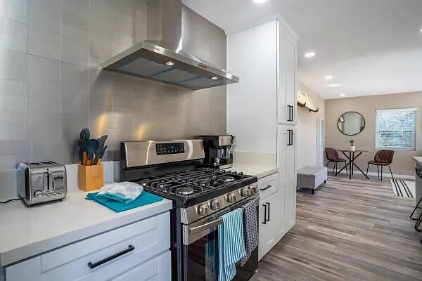Building Photo - 3540 Quimby St