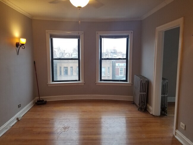 Building Photo - 1431 W Carmen Ave