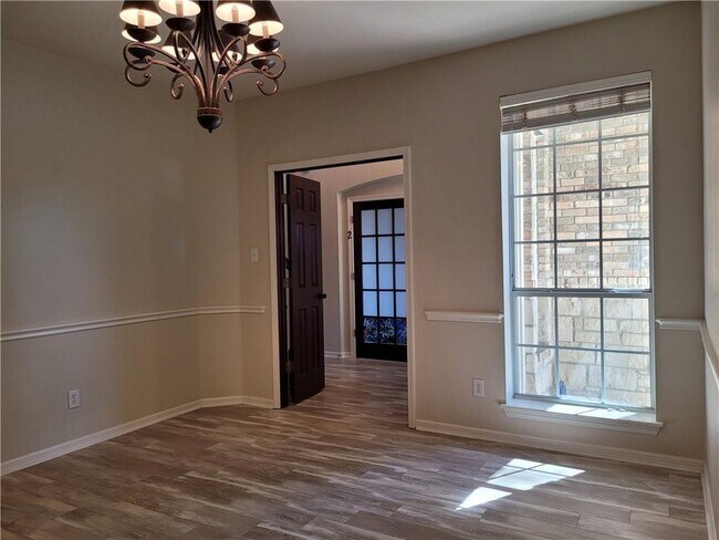 Building Photo - 2745 Lake Forest Dr