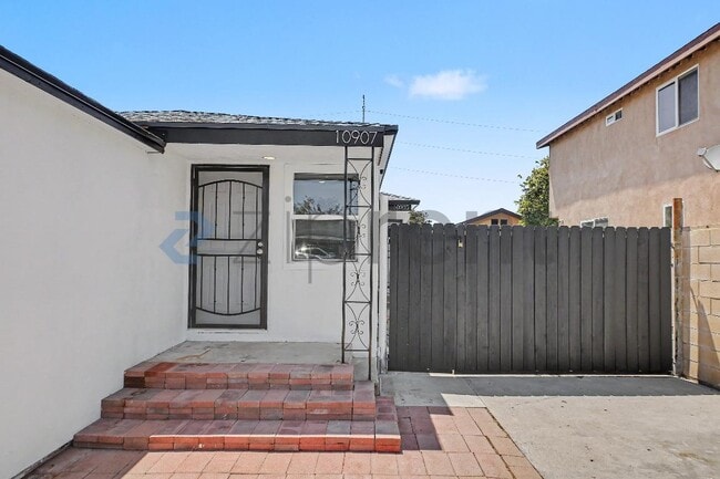 Building Photo - Unit
