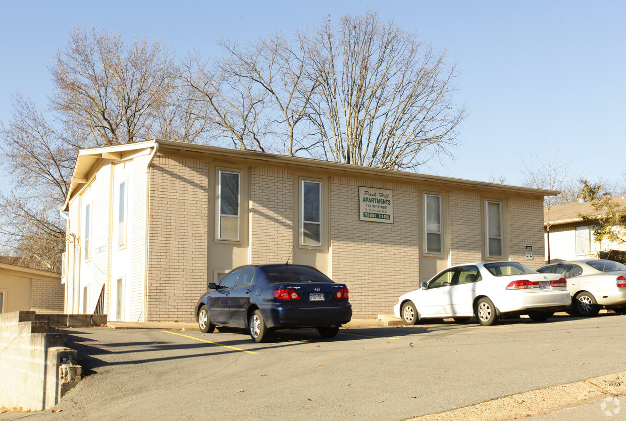 Primary Photo - 710 W M St