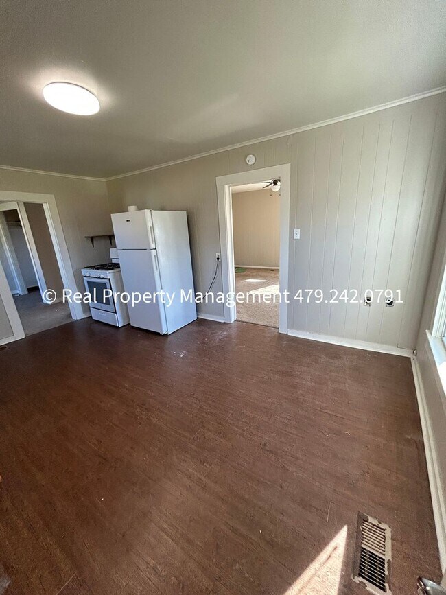 Foto del edificio - COMING IN DECEMBER!! Adorable 2 Bed 1 Bath...