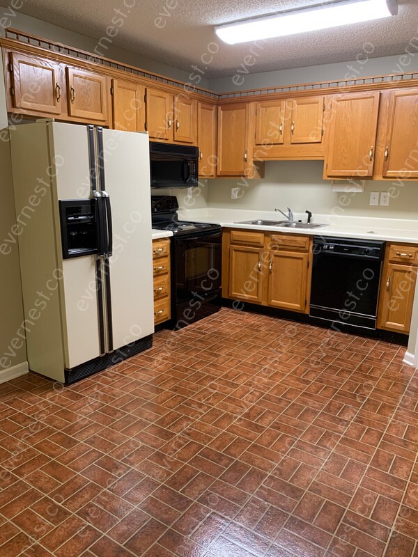 Building Photo - 4911 Hunter Village Dr