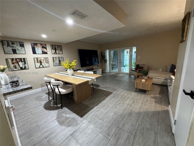 Foto del edificio - 5427 NW 169th St
