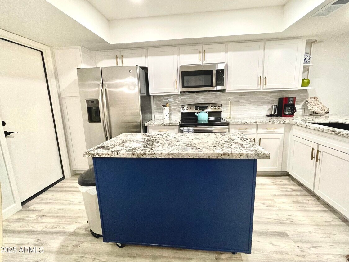 Foto principal - 9040 E Winchcomb Dr