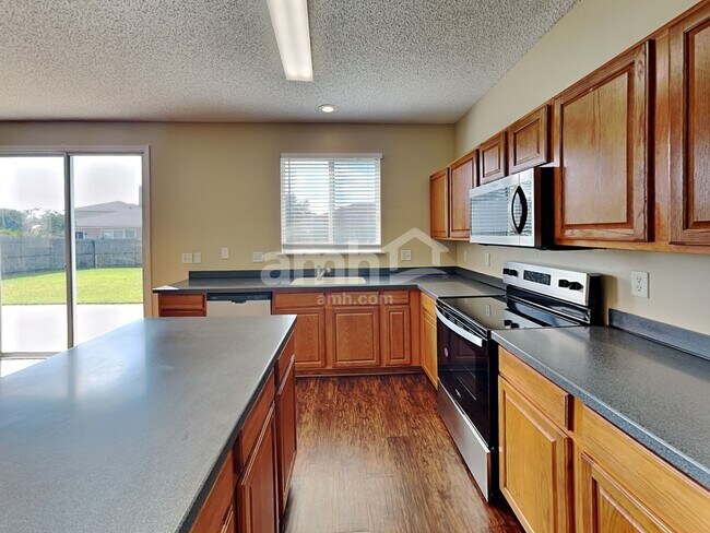 Foto del edificio - 11484 Brian Lakes Dr N