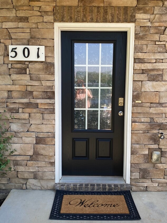 Corner unit. Xtra windows for natural light.. - 501 Clifford Hts