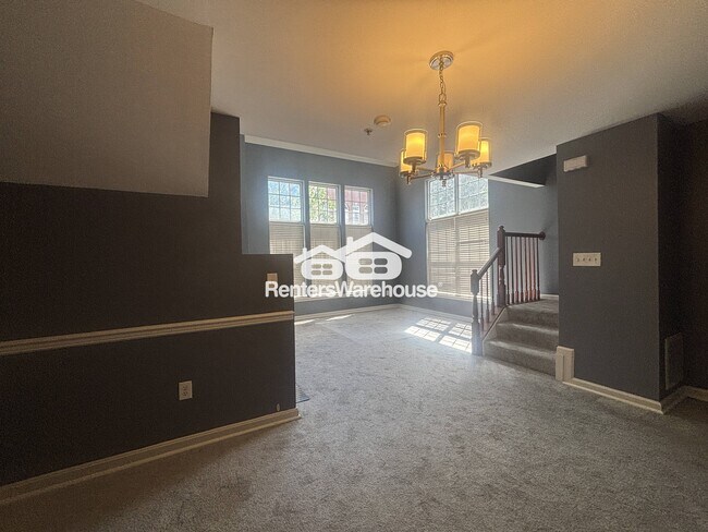 Foto del edificio - 923 Pine Forest Ln