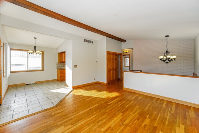 Foto del edificio - Four-Bedroom Home in Akron