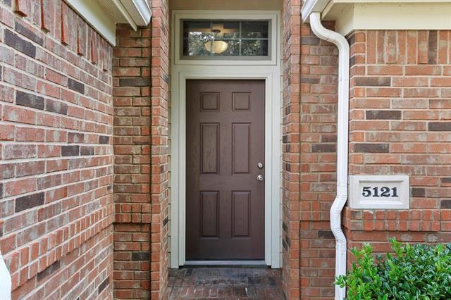Foto del edificio - 5121 Blackwood Dr