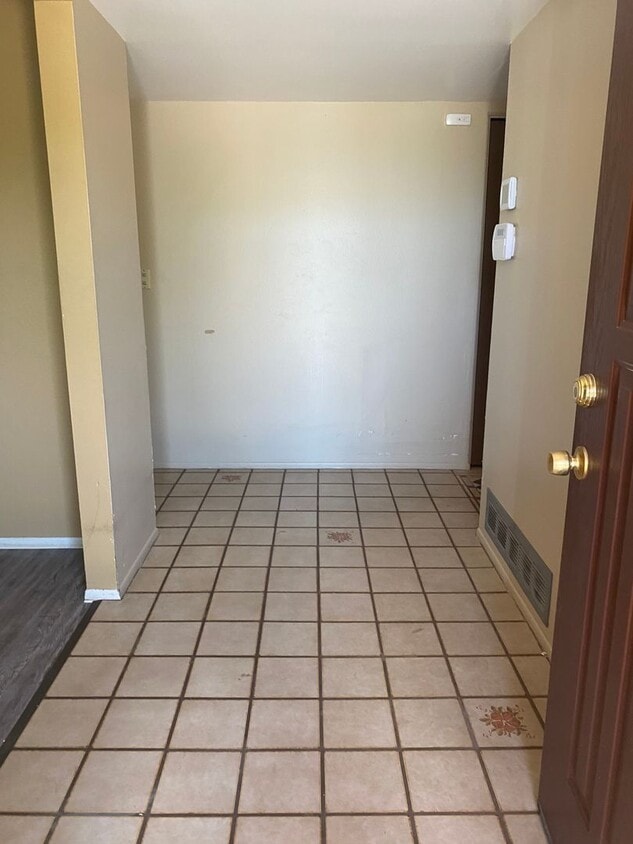 Primary Photo - Eastside 3 bed 2 bath - Pool and Garage