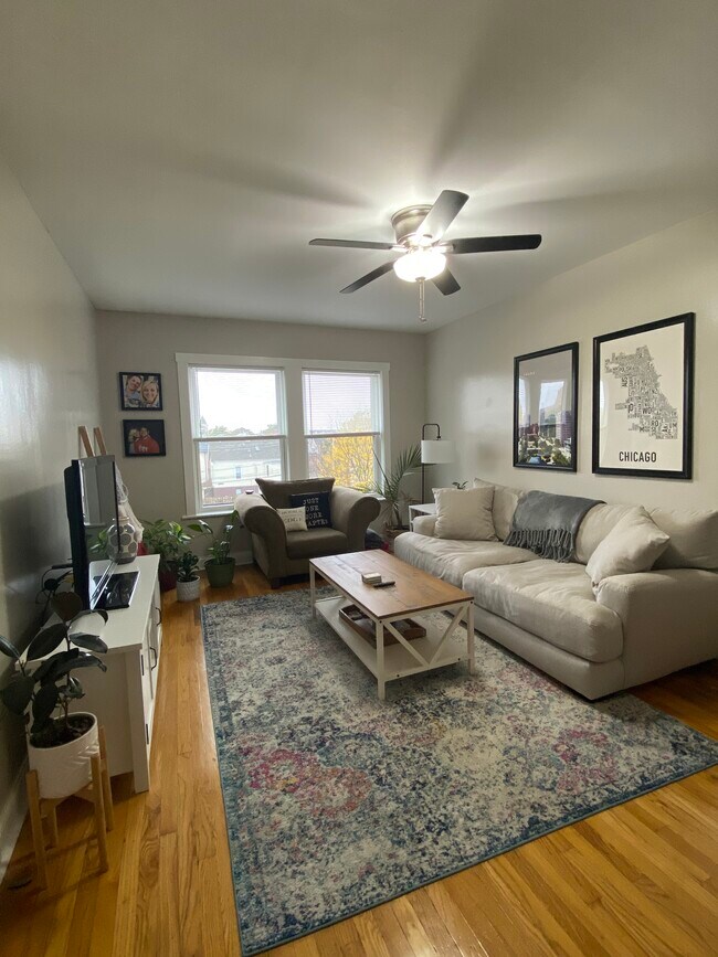 Foto del edificio - 3241 N Damen Ave