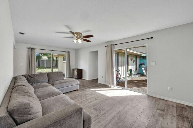 Foto del edificio - 4280 Island Cir