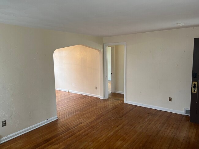 Building Photo - 995 Firwood Dr