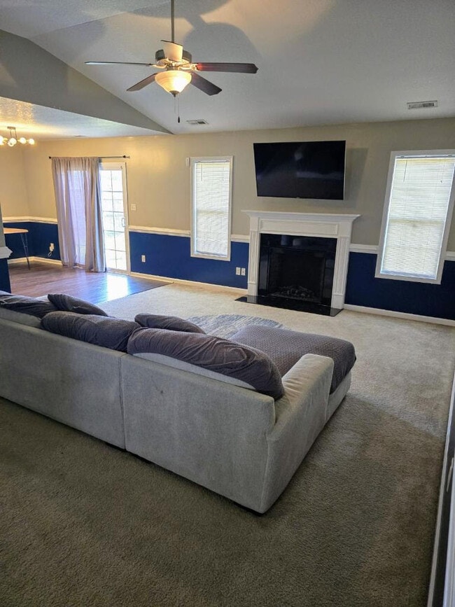 Building Photo - 213 Adagio Trl