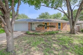 Building Photo - 5717 Macrae St