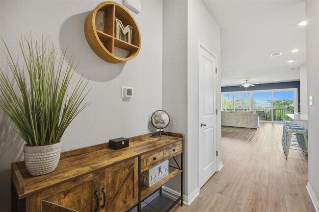 Foto del edificio - 904 View Dr