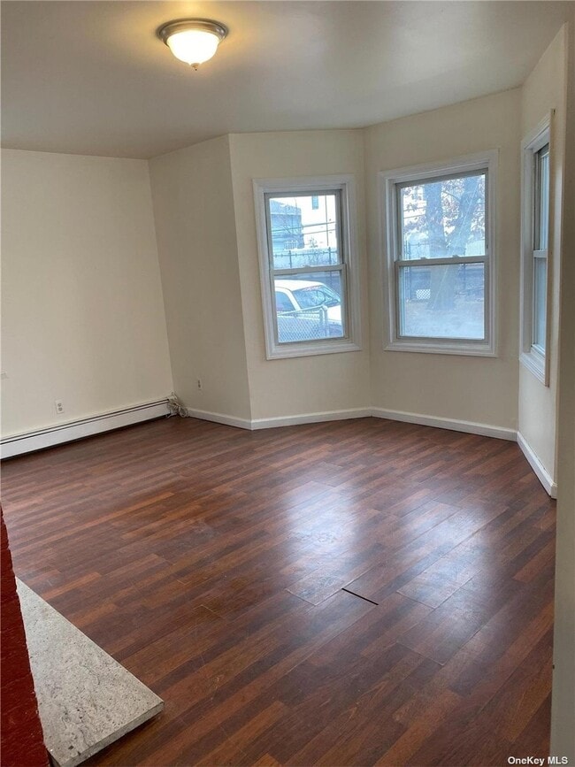 Building Photo - 212 Pearsall Pl
