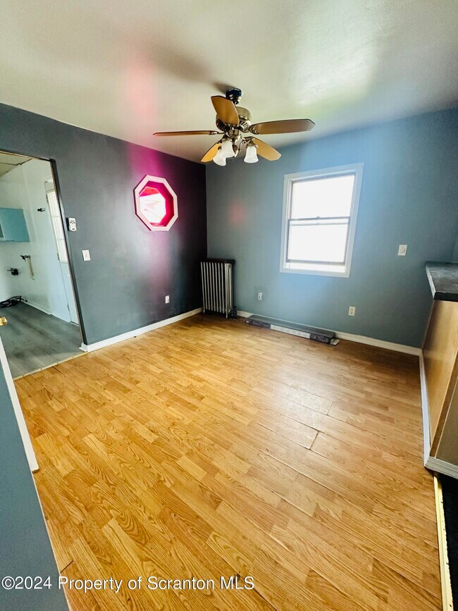 Foto del edificio - 1274 Griffiths Ct