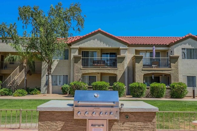 Building Photo - La Fontaine at Sun City